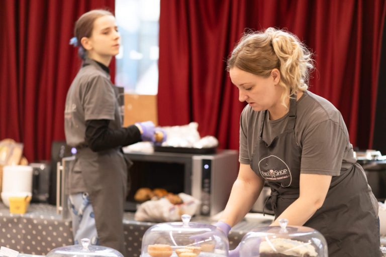 a-day-at-freeshop-84